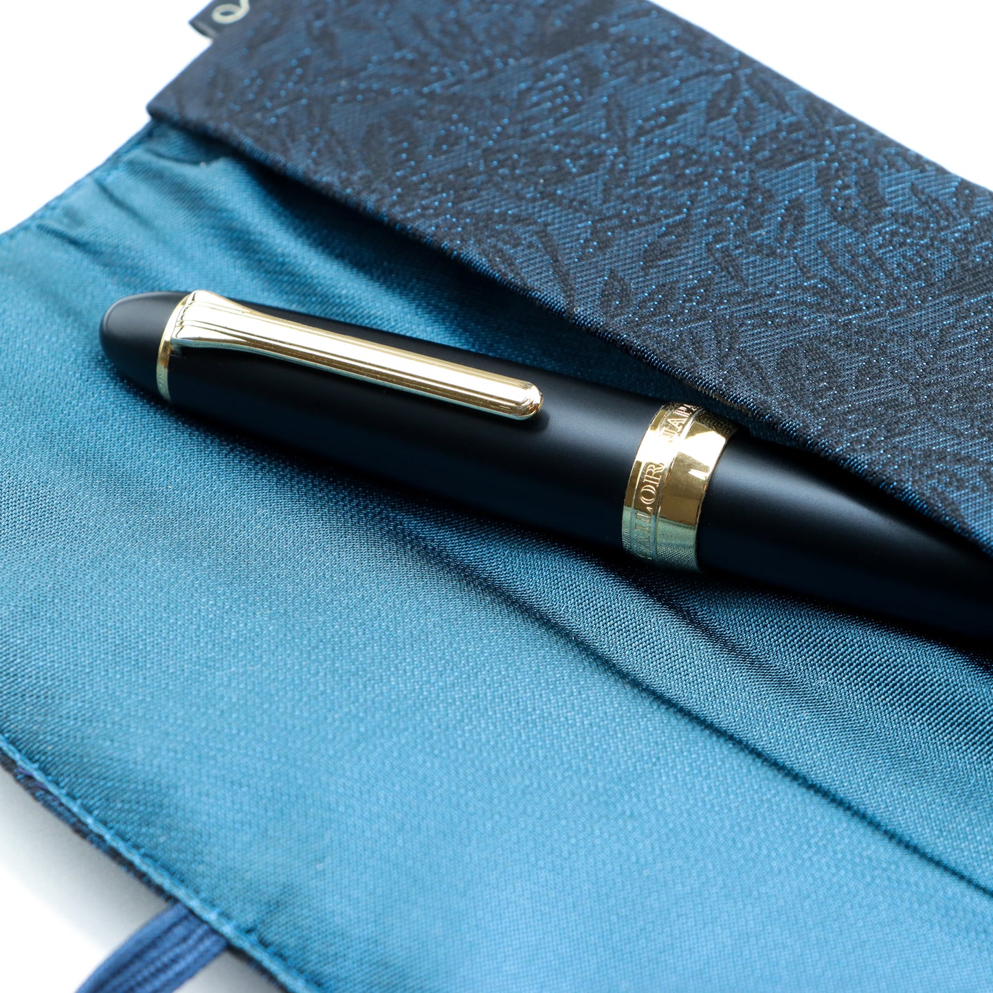 MAROW x yurie ペンケース〈紺青〉~桐竹鳳凰~